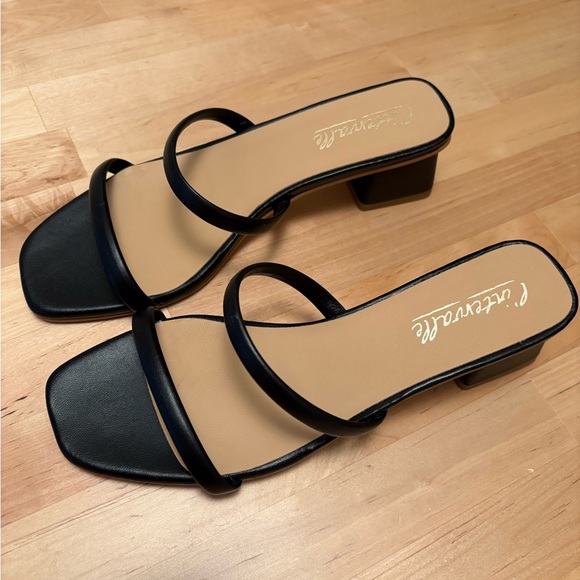 L'INTERVALLE Shoes - Black Strappy Low Block Heel Sandals